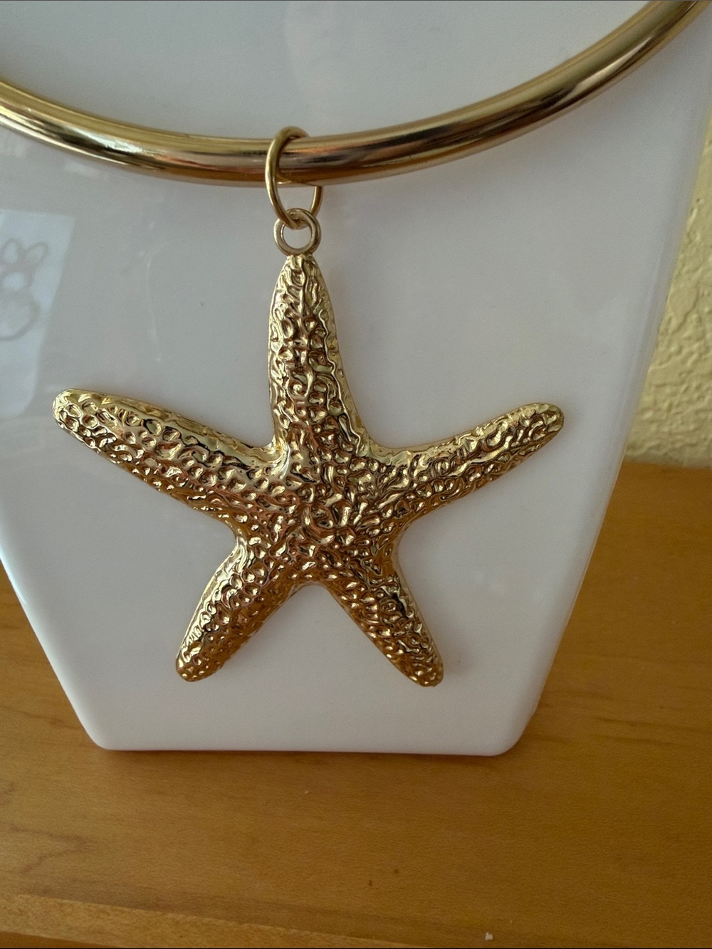 Gold Starfish Pendant Choker Necklace - Unbranded - Picture 3 of 4